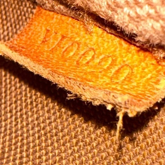 Louis Vuitton Pochette Vintage Brown Monogram leather Shoulder bag 

Offers - Picture 12 of 14